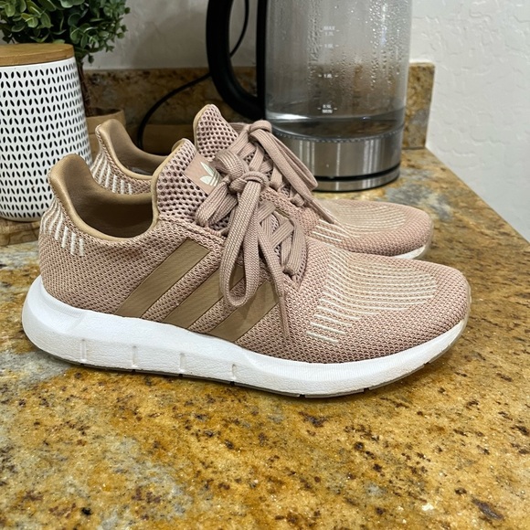 Adidas swift run size 7 - Picture 1 of 9